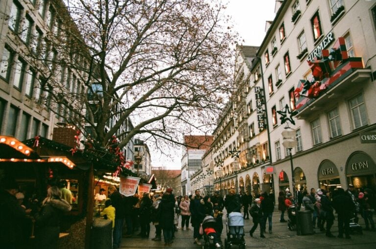 Holiday Travelers outdoor shopping