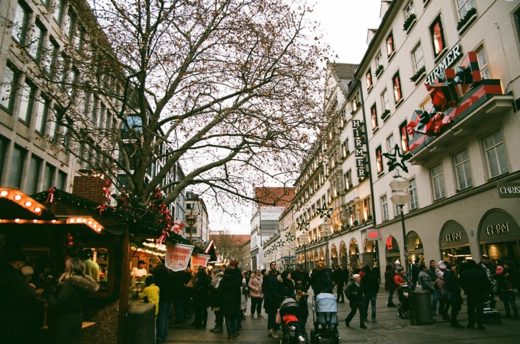 Holiday Travelers outdoor shopping